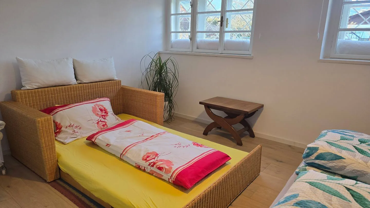 Garden Residence in Irdning – Schlafzimmer mit Schlafsofa und Einzelbett